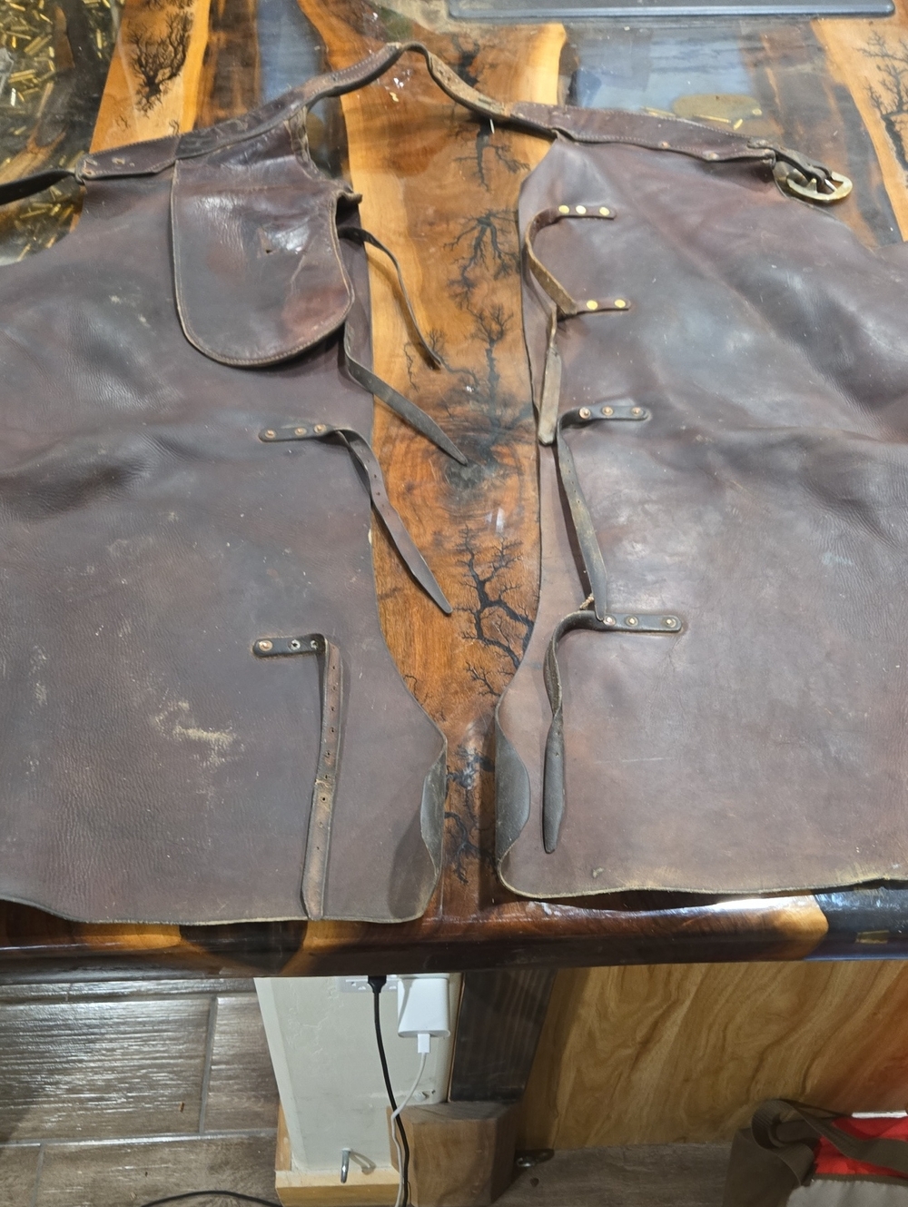 Brown Leather Work Chapps In Good Condition.